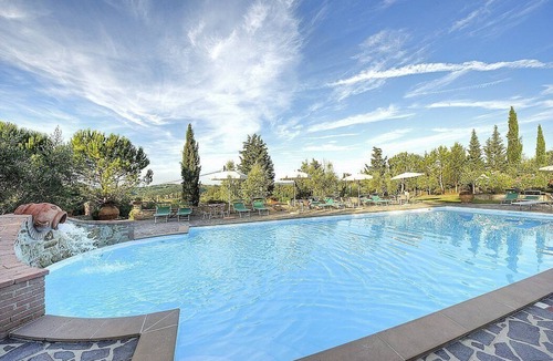 Peccioli House | Casa Canarino E: A welcoming apartment surrounded by the greenery.
