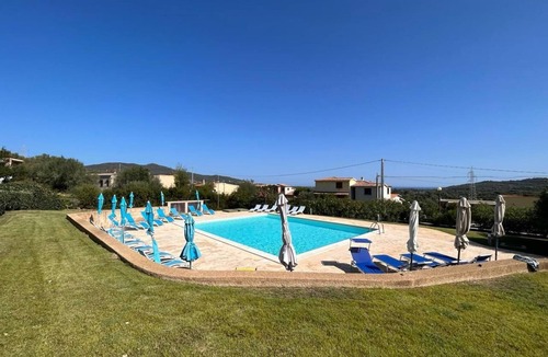 Budoni Apartment | Casa Delfino with Pool, near Budoni beaches
