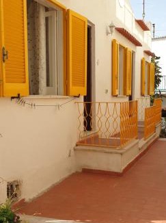 Sant'Angelo Apartment | Casa Gialla