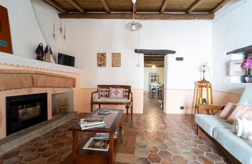 Austis House | Casa storica Austis, Sardegna
