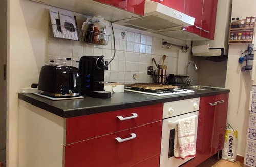 Sestri Ponente Apartment | Casa Vitto: cozy apartment, A/C, Wi-Fi, train station, airport