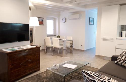 Peschiera Maraglio House | Casadina