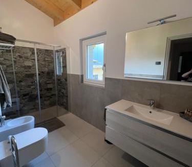 Valtellina House | Case vacanza Colombaio con idromassaggio a 10 min dal lago di Como