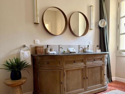 Montfavet Bed & Breakfast | Château Saint Perret