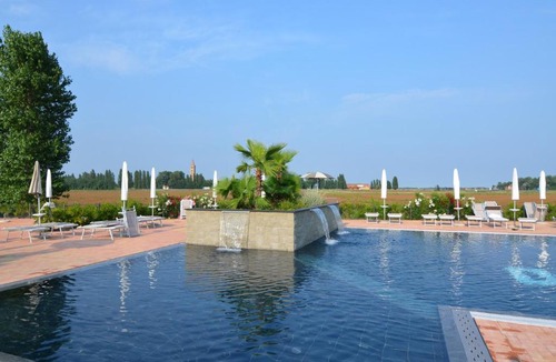 Vaccolino Apartment | Characteristic apartment in Codigoro with pool