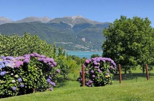 Colico Piano Apartment | Charming apartment with swimming pool, tennis court