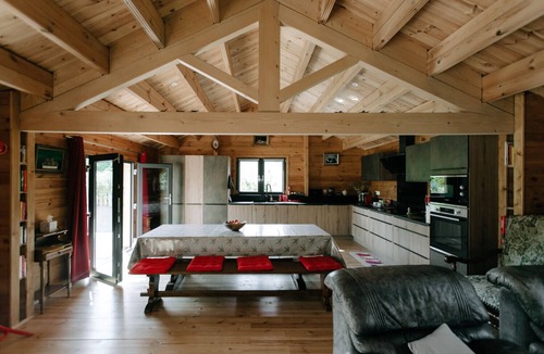 Le Thor House | Charming ecolodge with private access to the river
