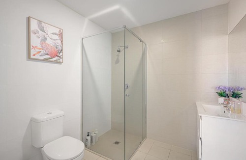 Warwick Farm Apartment | Chic One-Bedroom Hideaway with Free Parking&Wi-Fi