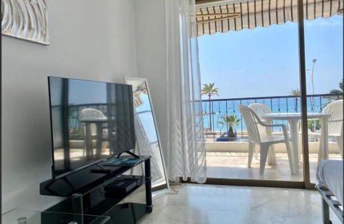 Menton Apartment | chouette studio balcon sur la mer
