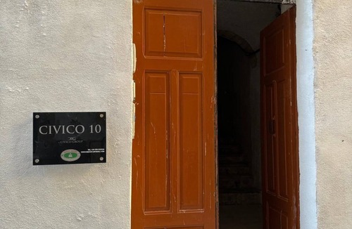San Nicola Apartment | Civic 10 II Spacious studio apartment with terrace above at Sassari Center