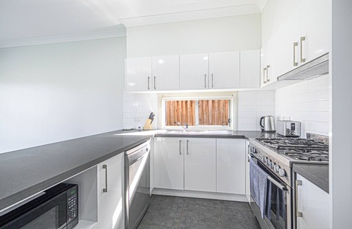 Colebee House | Colebee Modern 4BR House Spacious & Close to Park