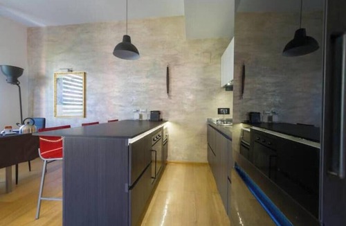 Sestri Ponente Apartment | Comfort & Relaxation - Jacuzzi - Parking & Near the Airport