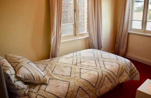 Haberfield Apartment | Comfortable 3 Bedroom Apartment In Trendy Haberfield