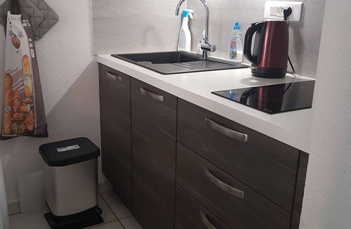 Eyguieres House | Comfortable vacation home in a new complex (built in 2000) with a pool