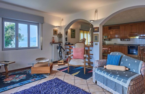 Santa Maria - Rezzonico Apartment | Cosy apartment for 4 guests with WIFI, TV, terrace and pets allowed