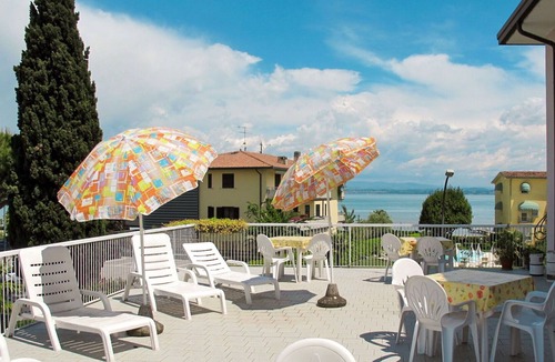 Colombare Apartment | Cosy apartment for 6 people with pool, A/C, WIFI, TV, patio, pets allowed and parking