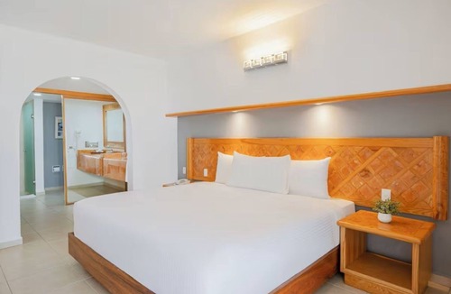 Punta Cancun Hotel | Cozy Mediterranean-Style 1 BR Suite | Beachscape Kin Ha
