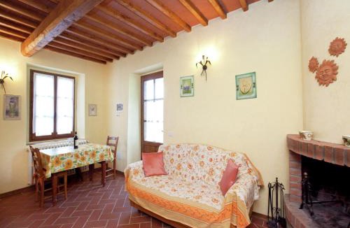 Loro Ciuffenna House | Detached villa for 6-pers with outdoor swimming pool