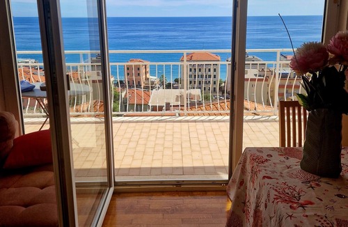 Varazze House | detached villa in Varazze, sea view and private car parking space