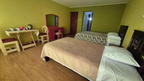 La Perla House | Dormitorio con baño privado a 25 minutos del Apto