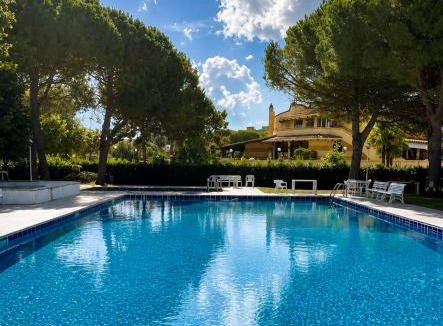 Duna Verde Villa | Duna Verde Oasis - Villa a due piani con giardino e piscina