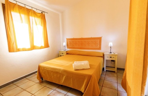 Badesi Bed & Breakfast | e) 11E B&B - One Bedroom Bed and Breakfast, Sleeps 2