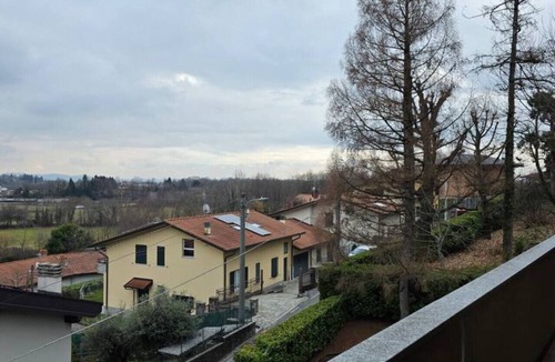Albese con Cassano Apartment | Easy Albese Comfort Apartment