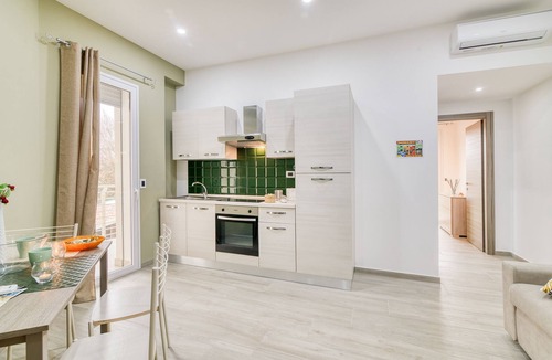 Agnone Bagni Apartment | Eclisse House Few Steps From The Sea, Augusta, Italy