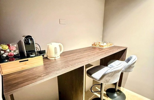 Adro Apartment | Elegant suite with shared pool