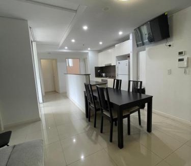 Mascot Apartment | Entire 3 bedroom apartment in Mascot