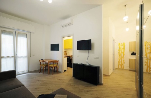 Giambellino Apartment | Eri-kasa | Elegant studio apartment with balcony and wi-fi