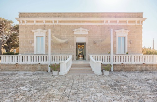 L'Assunta Villa | Exclusive beachfront villa, 6 bedrooms, garden, Monopoli