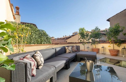 San Frediano Apartment | Exclusive Florence Getaway with Jacuzzi, Terraces & Concierge Services