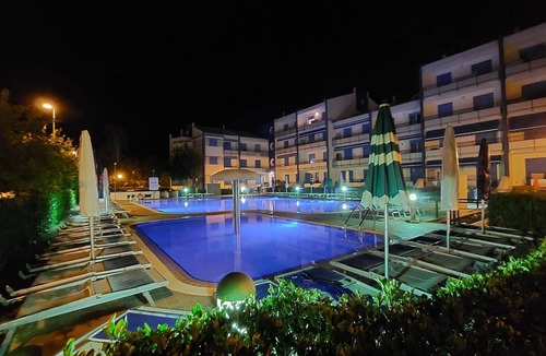 Torre di Fine Apartment | Fantastic Apartment in Modern Residence with two Swimming Pools