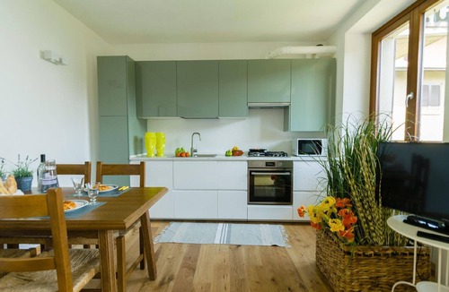 Zorzino Apartment | Flat 'Descent to Lake' with water view