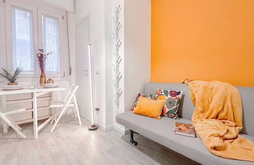 Centro Direzionale House | Flatsharing - Campanini Orange suite