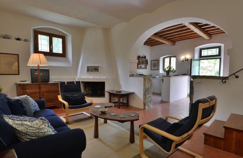 Fiesole House | Florence Countryside Independent Apartment with Pool