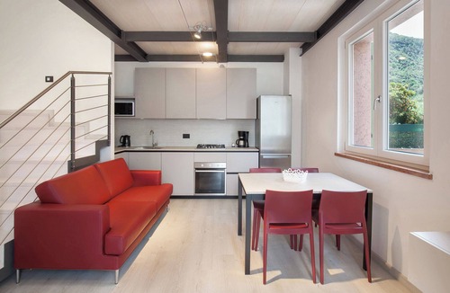 Campagnola Apartment | Frantoio a Monte-Apartment near the lake