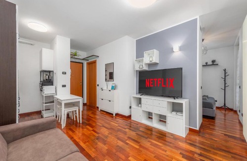 Segnano Apartment | Free Private Parking - 5min to Metro - Balcony - Quiet