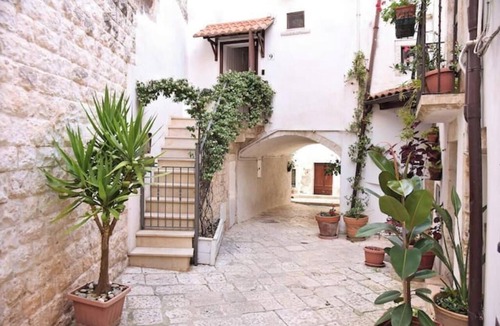 Putignano House | Gaudí's Corner: Alcoba Calvet