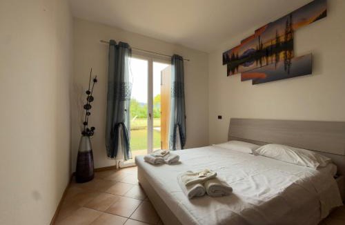 Lonato del Garda Apartment | giardino privato e piscina, Oasi Garda
