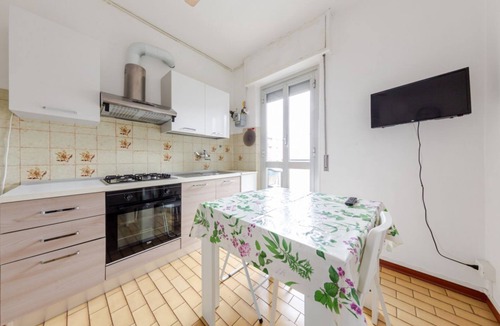 Gallaratese Apartment | GuestHost - Bonola M1 Underground Bright & Functional Apt x4