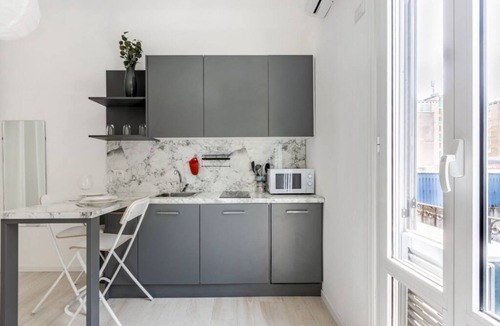 Zona Zara Apartment | GuestHost - Bright Apt only 600mt from Zara Avenue!x2