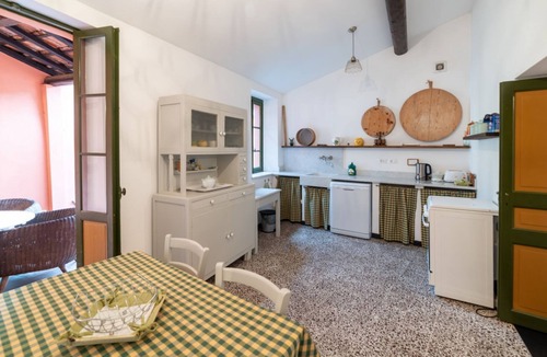 Castel Vittorio Apartment | GuestHost - Castelvittorio Medieval Getaway! Roomy Apt x6