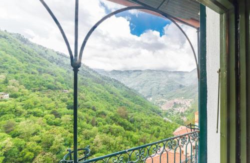 Castel Vittorio Apartment | GuestHost - Castelvittorio Medieval Getaway! Roomy Apartment