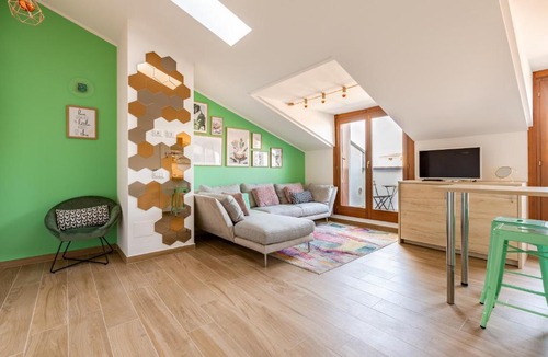 Bruzzano Apartment | GuestHost - Cozy Studio With Parking 5 min walk from the bus stop