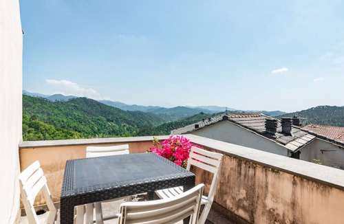 Borghetto di Vara Apartment | GuestHost - Medieval Getaway! Apuan Alps Authentic Apt x4