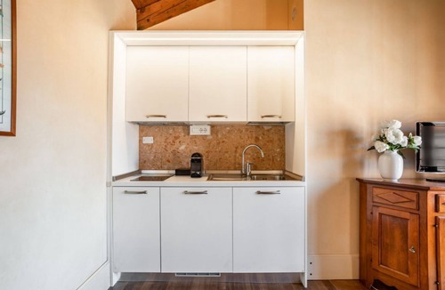 Molina Apartment | GuestHost - Molino Stucky Residence Sandolino Suite