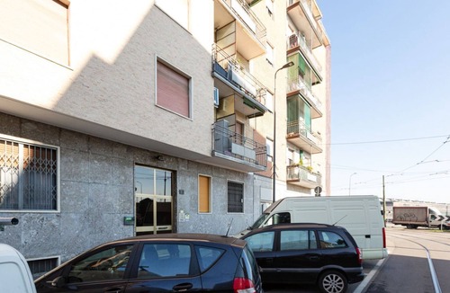Calvairate Apartment | GuestHost - Studio Apartment with WIFI & AC- Milan Calvairate