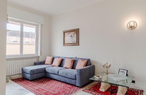 Sturla Apartment | GuestHost - Sturla Cozy Flat with Private Parking